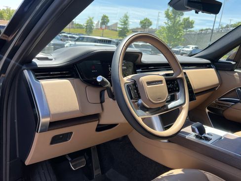 Used 2025 Land Rover Range Rover SE AWD/4WD image 20