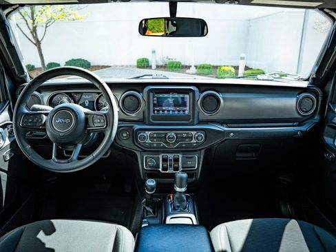 Used 2023 Jeep Gladiator Sport AWD/4WD image 4