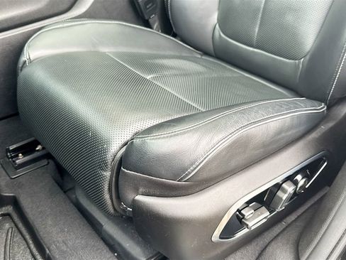 Used 2022 Jeep Grand Cherokee Overland w/ Luxury Tech Group IV image 22