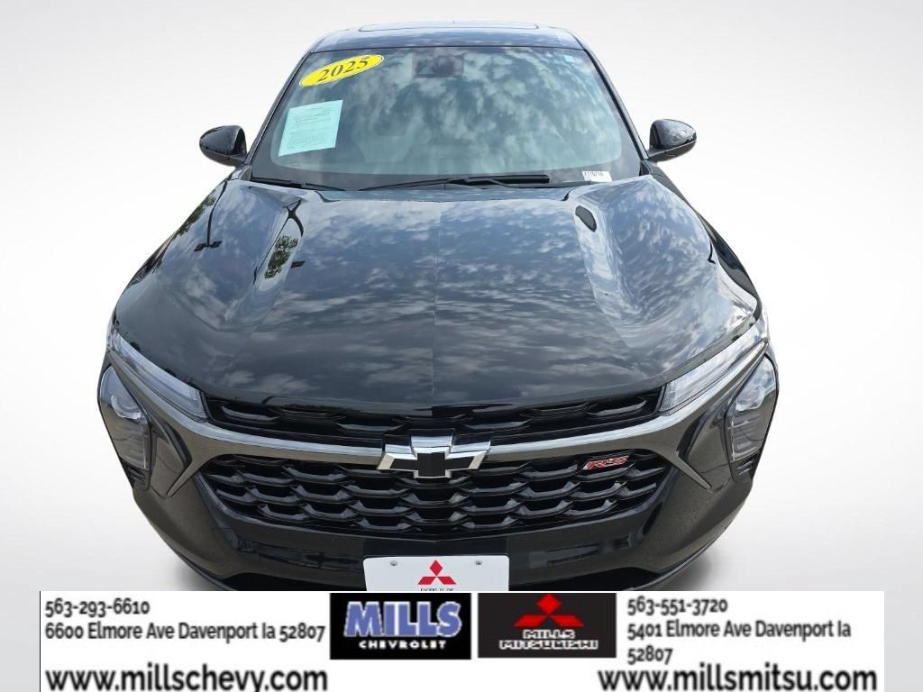 Used 2025 Chevrolet Trax RS w/ Sunroof Package FWD image 8