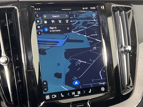 Used 2025 Volvo XC60 B5 Plus image 18