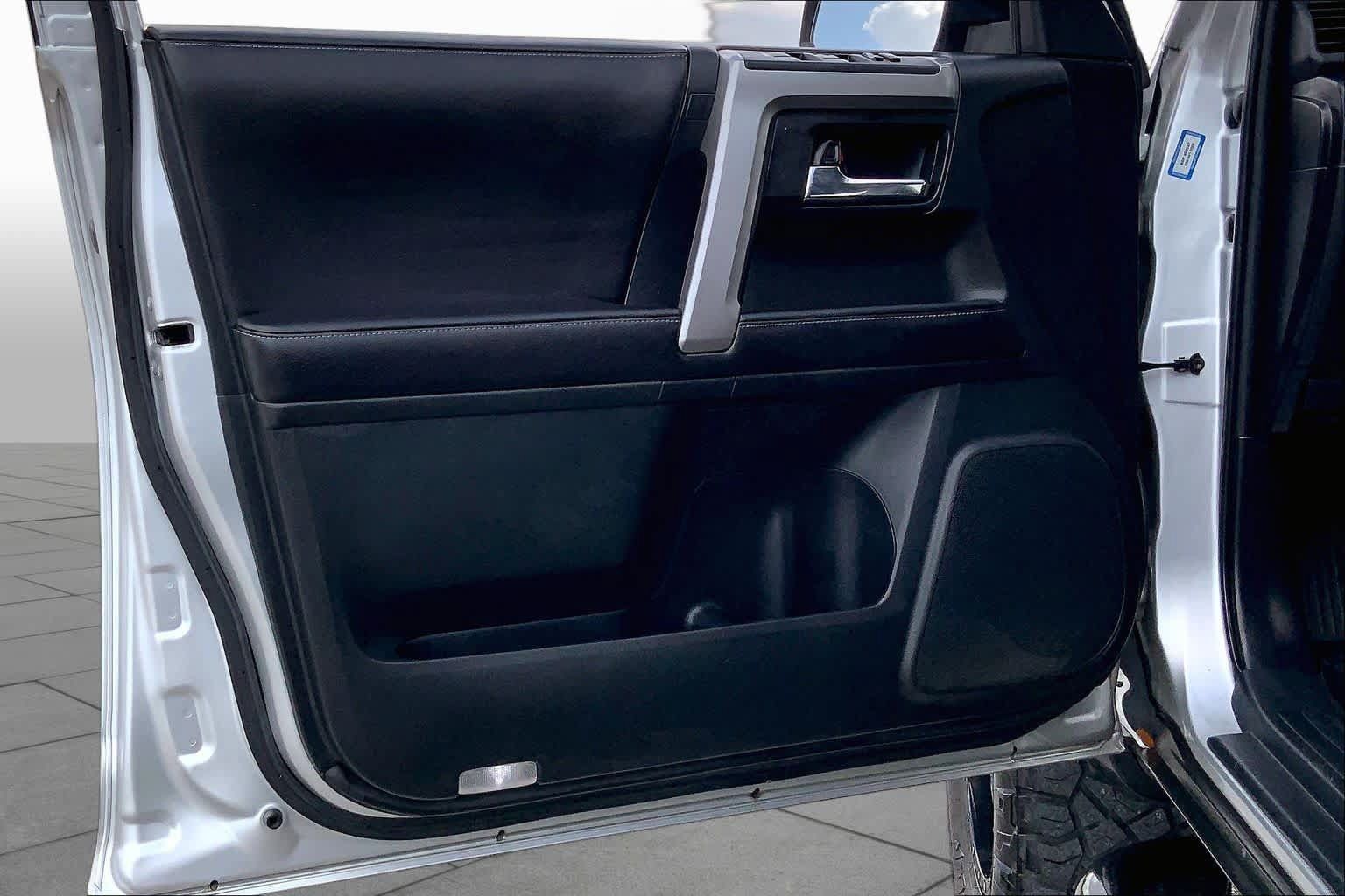 Used 2016 Toyota 4Runner SR5 RWD image 21