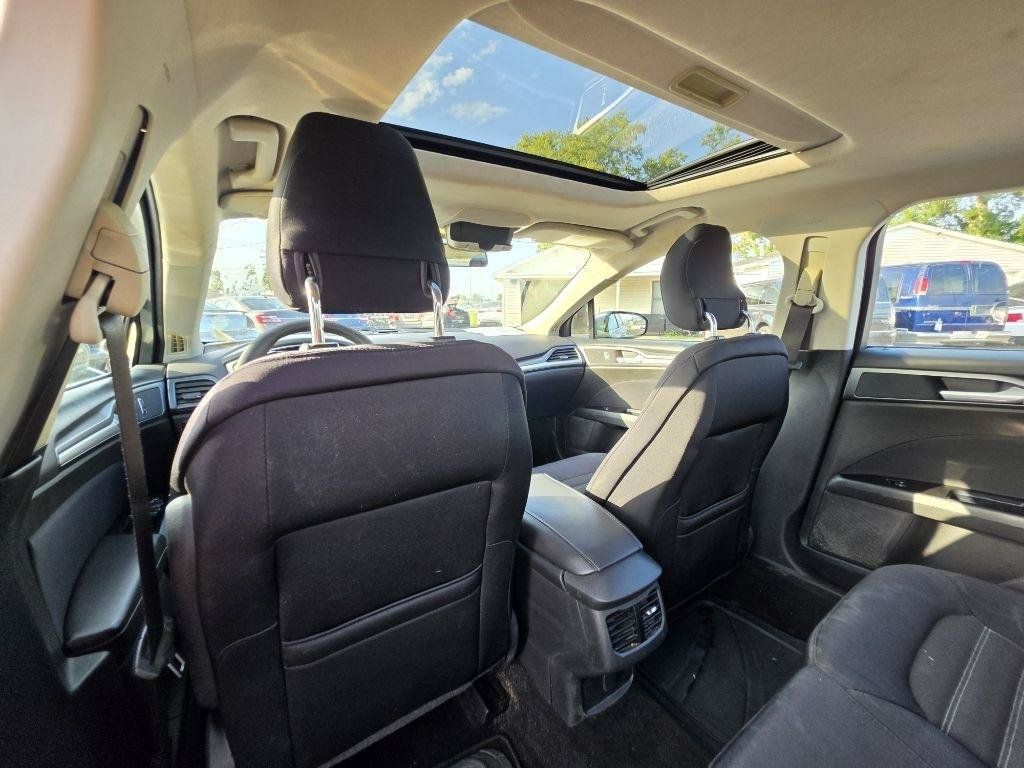 Used 2014 Ford Fusion SE FWD image 18