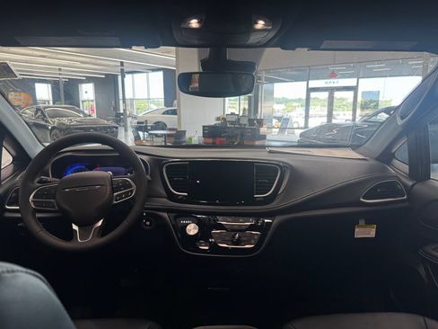 New 2027 Chrysler Pacifica Select w/ Family Tech Group FWD image 2