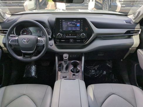 Used 2022 Toyota Highlander Limited FWD image 15