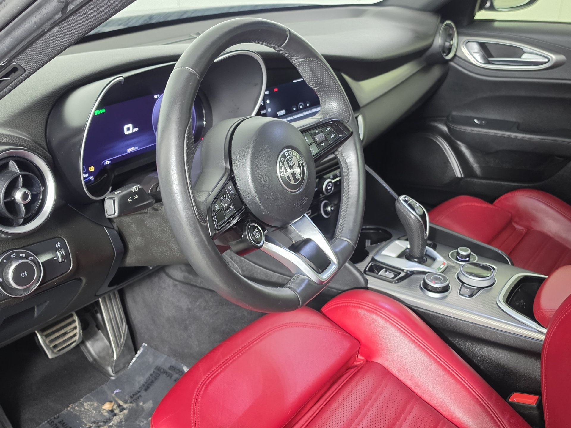 Used 2024 Alfa Romeo Giulia Ti w/ Performance Driving Package RWD image 2