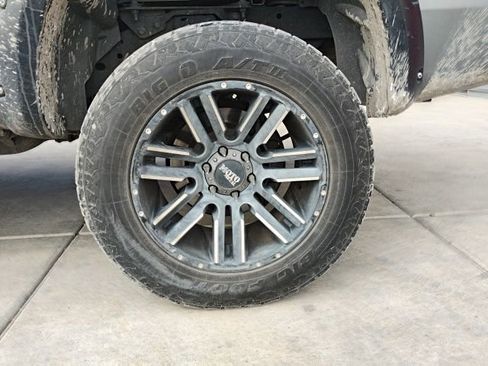 Used 2018 Nissan Titan SL w/ Chrome Package image 9