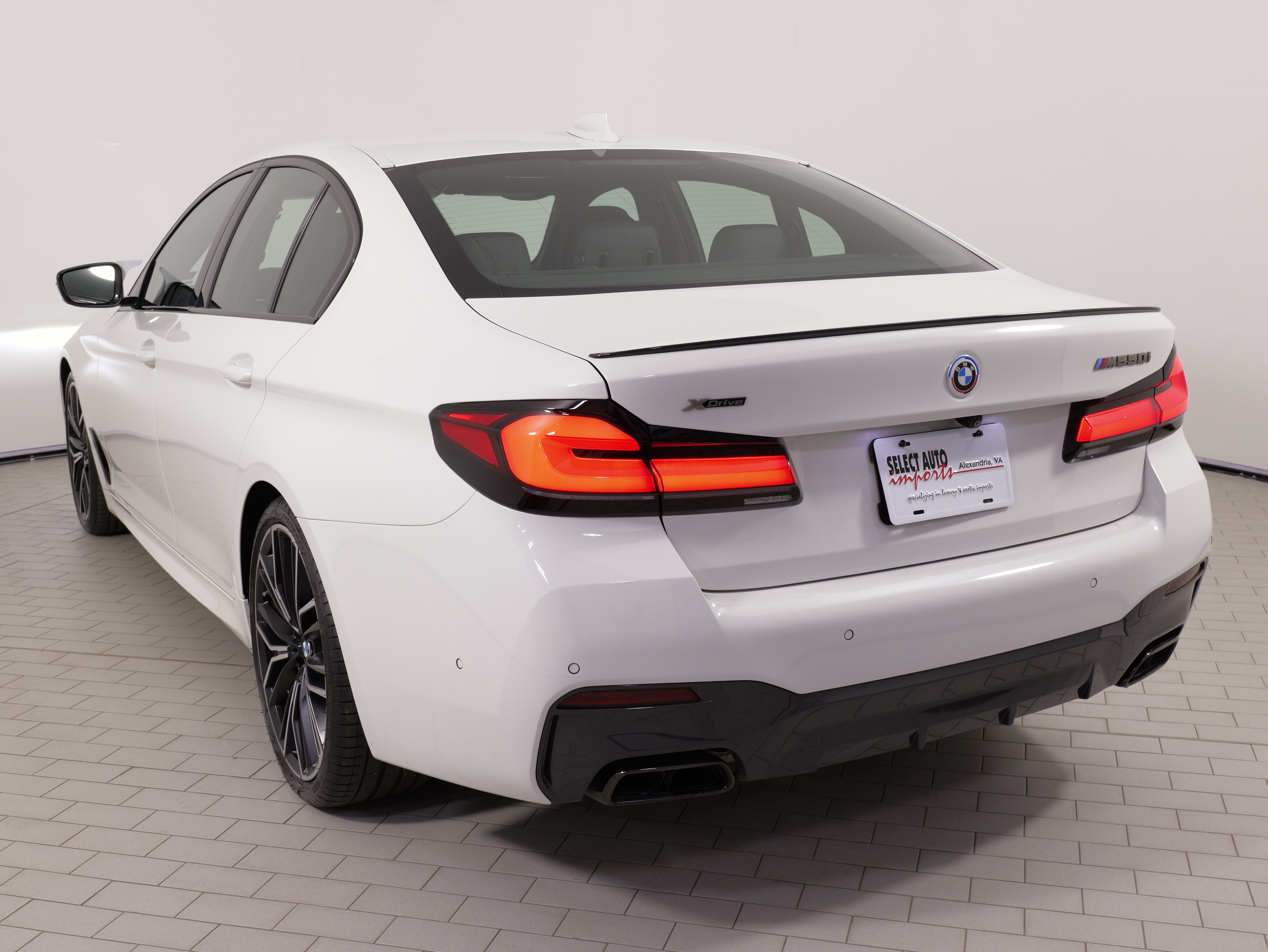Used 2023 BMW M550i xDrive w/ Executive Package AWD/4WD image 16