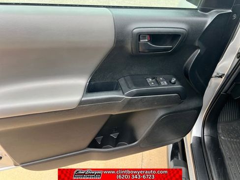 Used 2022 Toyota Tacoma SR w/ SR Convenience Package RWD image 11
