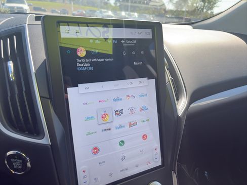 Used 2024 Ford Edge SEL w/ Convenience Package image 18