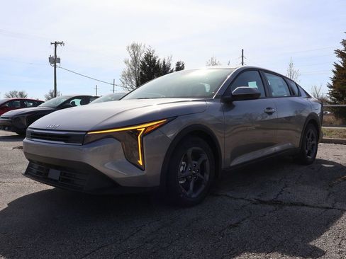 New 2025 Kia K4 LXS image 3