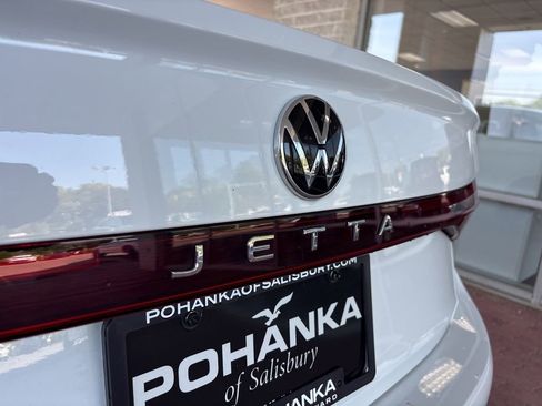 Used 2025 Volkswagen Jetta Sport FWD image 9