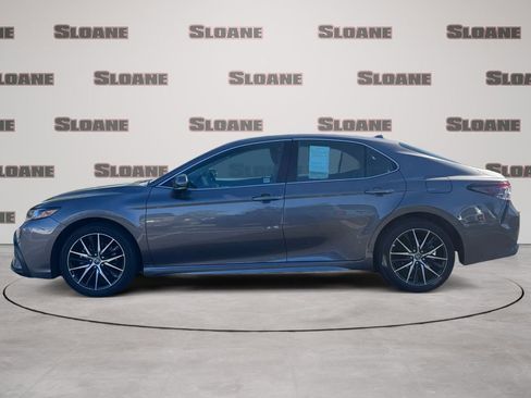 Used 2024 Toyota Camry SE image 2