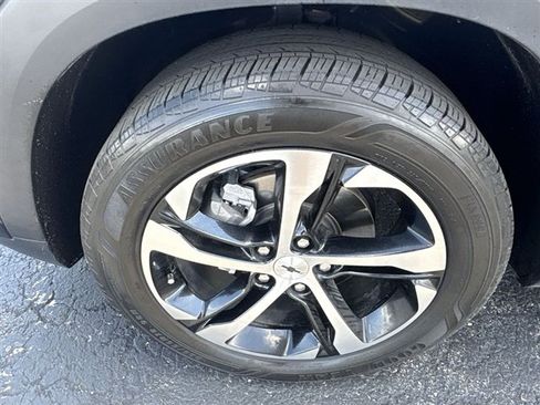 Certified 2024 Chevrolet Trax RS w/ Driver Confidence Package FWD image 30