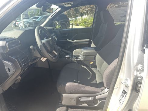 New 2026 Toyota 4Runner SR5 AWD/4WD image 11
