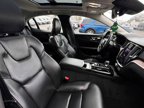 Used 2023 Volvo S60 T8 Plus image 34