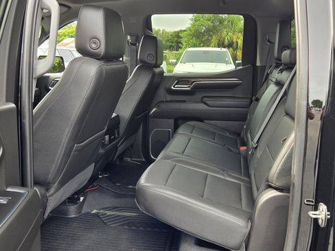Certified 2022 Chevrolet Silverado 1500 LT Trail Boss w/ LT Trail Boss Premium Package AWD/4WD image 10
