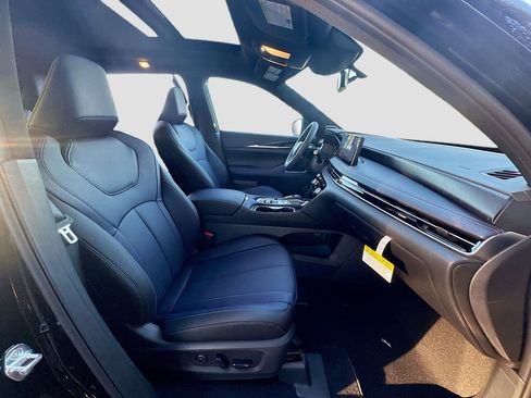 Used 2026 INFINITI QX60 Sport w/ Dark Cargo Package image 32