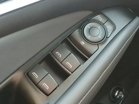 Used 2023 Buick Enclave Essence image 23