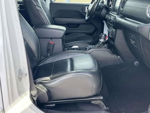 Used 2020 Jeep Wrangler Unlimited Sahara image 23