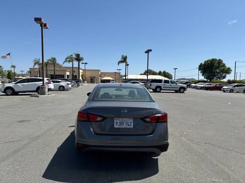 Used 2024 Nissan Altima 2.5 SV FWD image 7