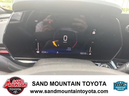 Used 2025 Chevrolet Trax RS FWD image 18