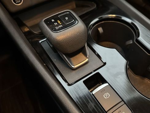 Used 2022 Nissan Rogue SV w/ SV Premium Package image 21