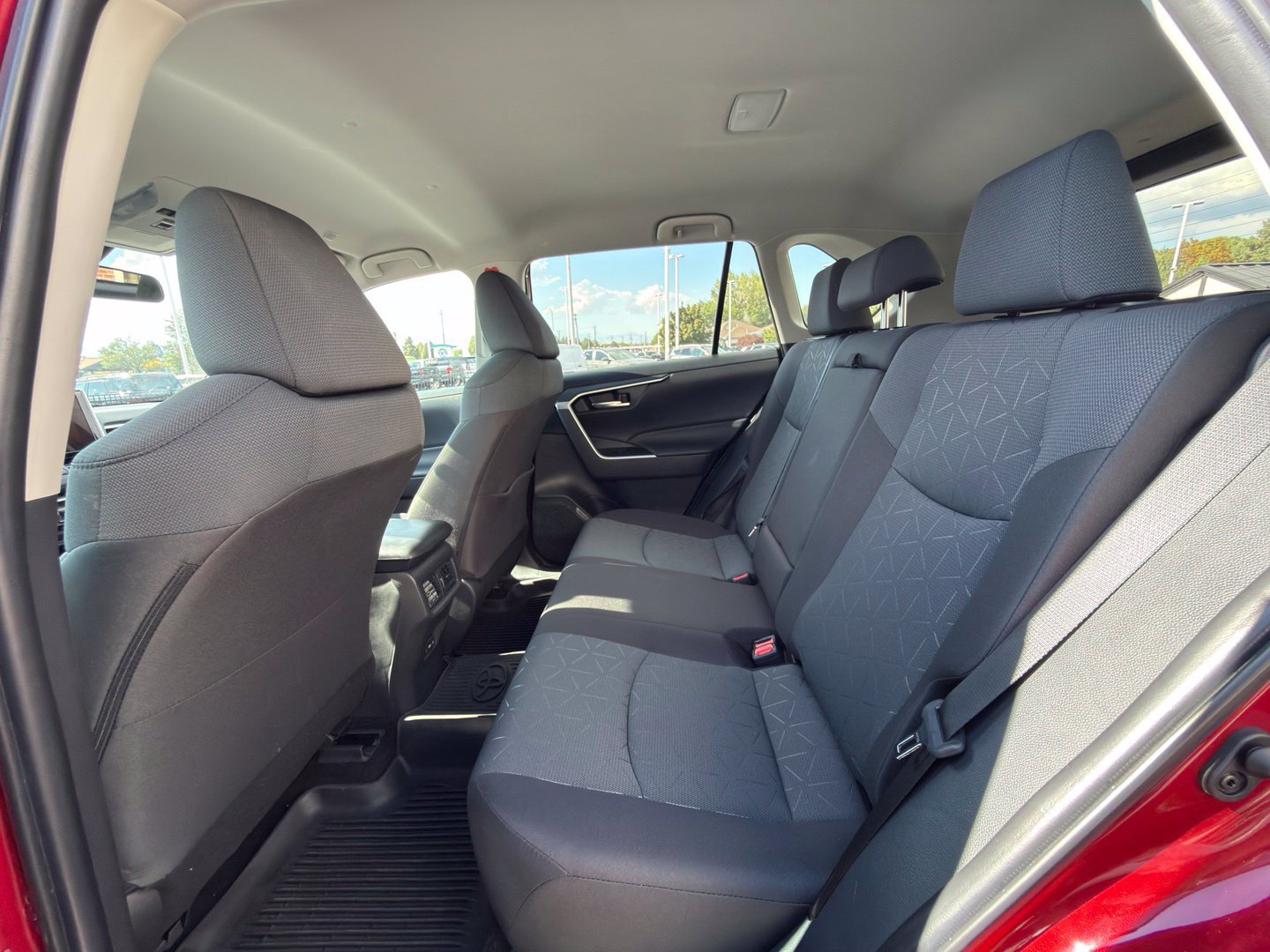 Used 2025 Toyota RAV4 XLE FWD image 24