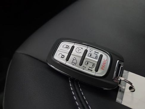 New 2026 Chrysler Pacifica Select image 30