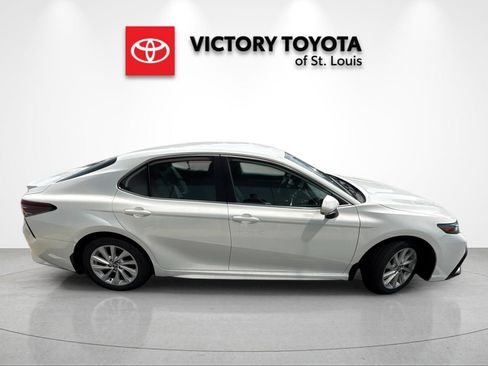 Used 2023 Toyota Camry SE FWD image 2