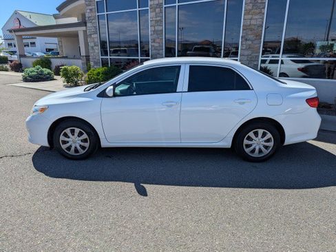 Used 2010 Toyota Corolla LE FWD image 2