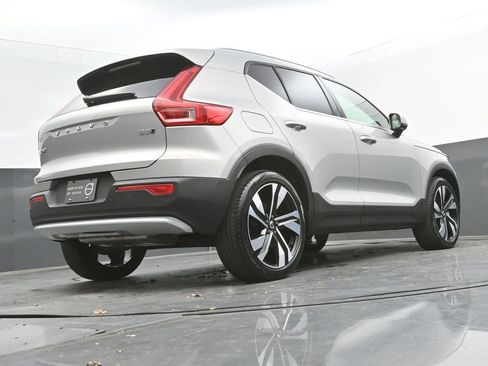 Certified 2025 Volvo XC40 B5 Plus image 29