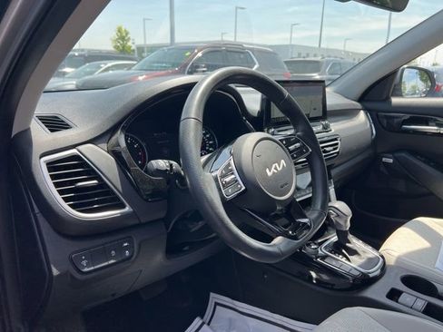 Certified 2023 Kia Seltos SX w/ SX Sunroof Package AWD/4WD image 10