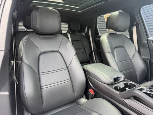 Certified 2023 Porsche Cayenne Platinum Edition AWD/4WD image 19