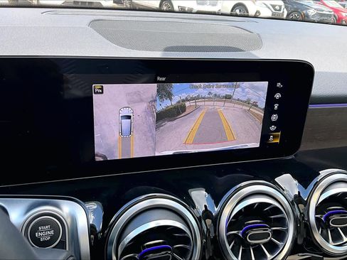 Used 2023 Mercedes-Benz GLB 250 image 25