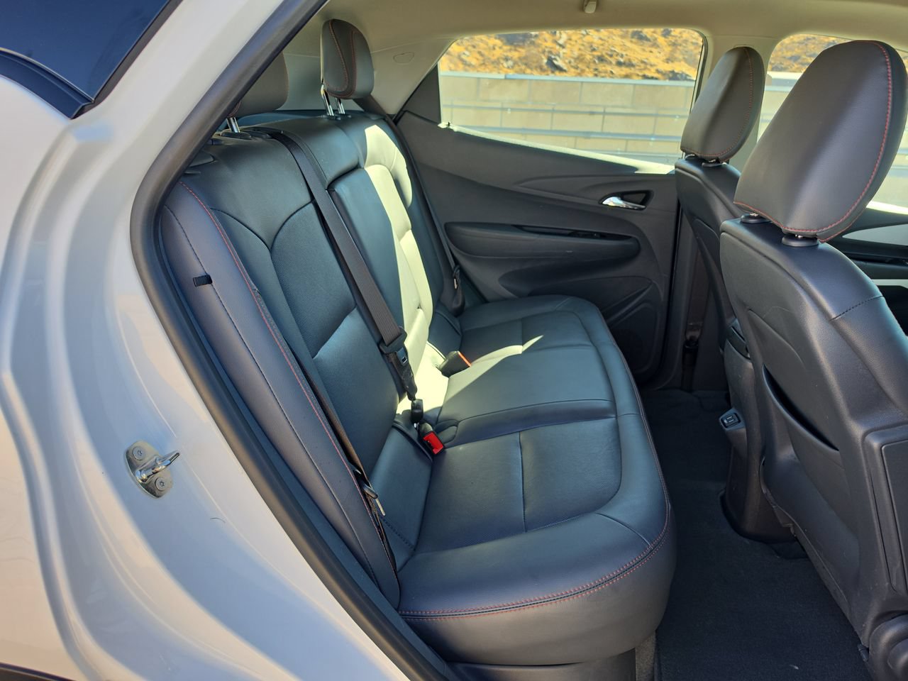 Used 2019 Chevrolet Bolt Premier w/ Infotainment Package FWD image 26