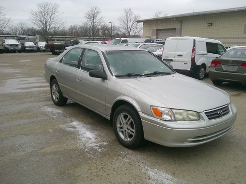 Used 2001 Toyota Camry LE image 3