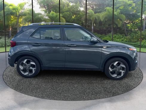 Used 2025 Hyundai Venue SEL FWD image 4