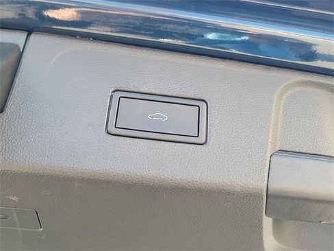 Used 2022 Volkswagen Atlas SEL image 14