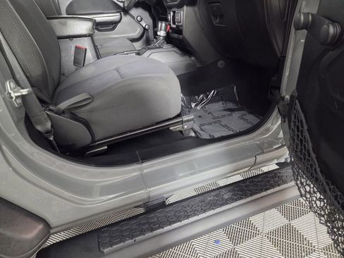 Certified 2019 Jeep Wrangler Sport AWD/4WD image 32