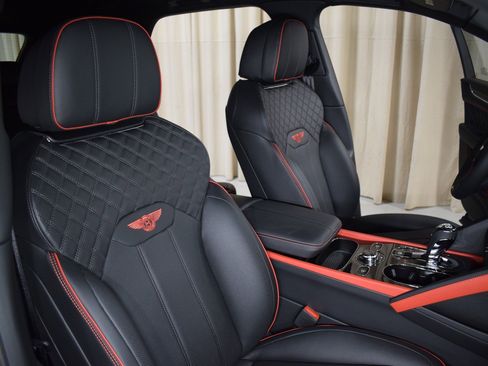 New 2025 Bentley Bentayga image 24