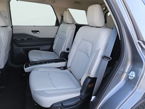 New 2026 Nissan Pathfinder SL w/ SL Premium Package FWD image 14