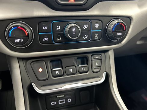 Used 2018 GMC Terrain SLE w/ Driver Convenience Package AWD/4WD image 21