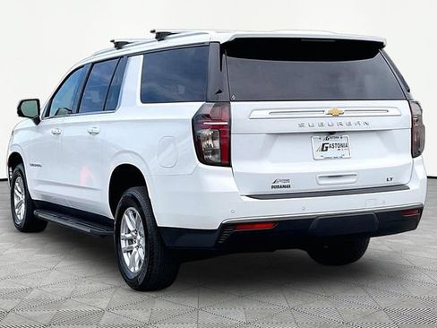 Used 2023 Chevrolet Suburban LT w/ Luxury Package AWD/4WD image 4