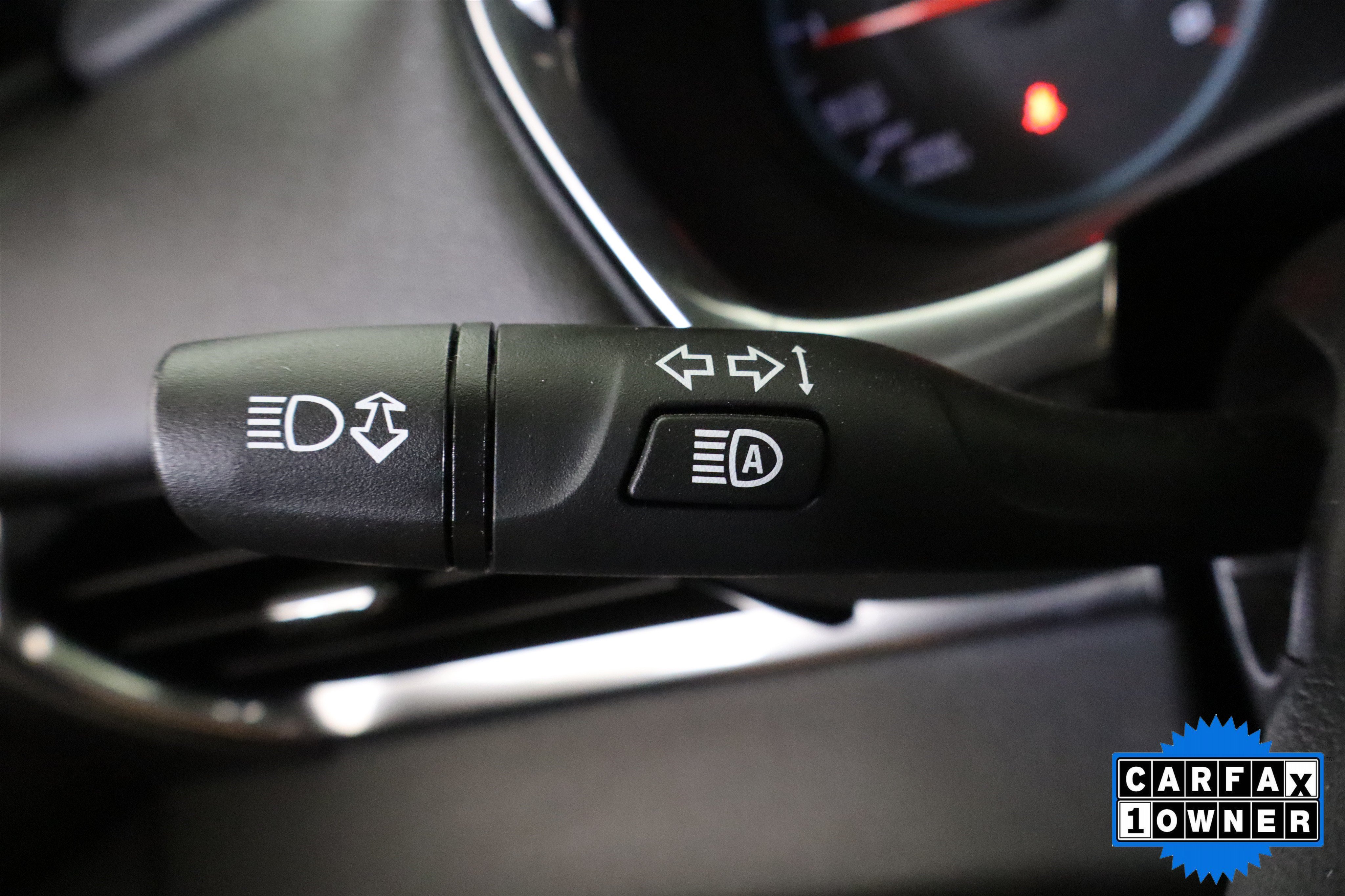 Used 2023 Chevrolet Traverse LT FWD image 30