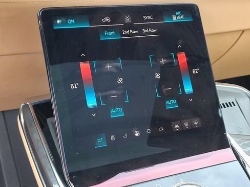 Used 2025 Cadillac Escalade IQ Luxury 2 AWD/4WD image 16