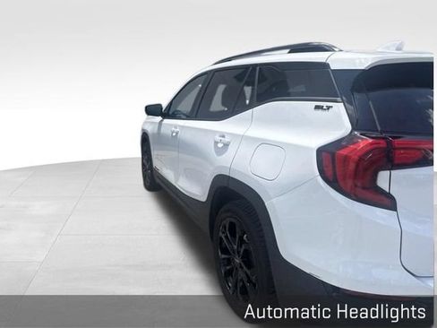 Used 2021 GMC Terrain SLT w/ Infotainment Package II FWD image 10