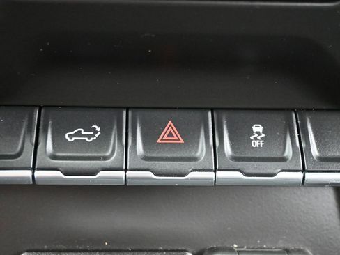 Used 2020 Chevrolet Silverado 1500 Custom w/ Custom Value Package image 25