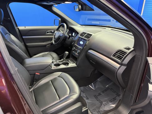 Used 2019 Ford Explorer XLT w/ Equipment Group 202A AWD/4WD image 25