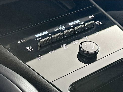 Certified 2025 Porsche Cayenne image 21